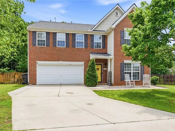 3805 Cottesmore Dr, High Point, NC 27265