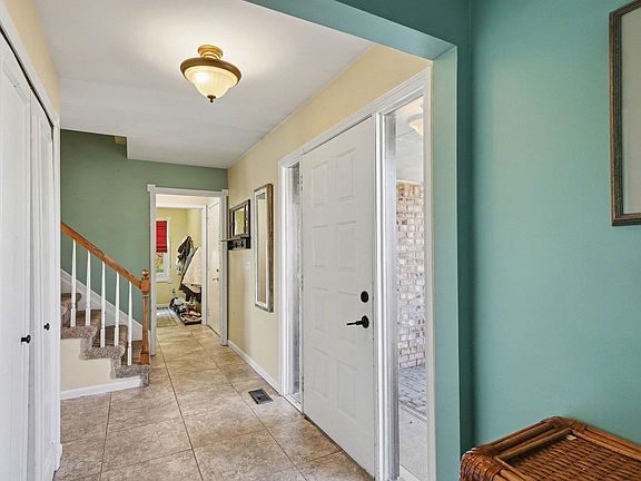 4th image of 48088 Greenbriar Dr