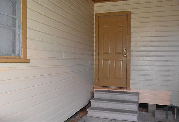 2nd image of 3345 Waverly St