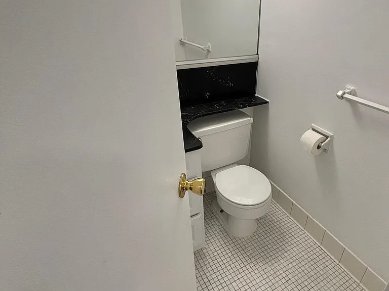 480 Halstead Ave #4R — Photo 9