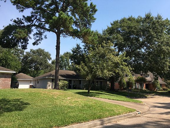 2nd image of 1303 Forsythe Ln
