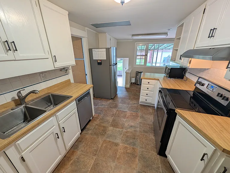 227 Park St — Photo 22