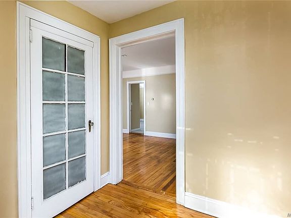 3rd image of 9 Winchester Dr