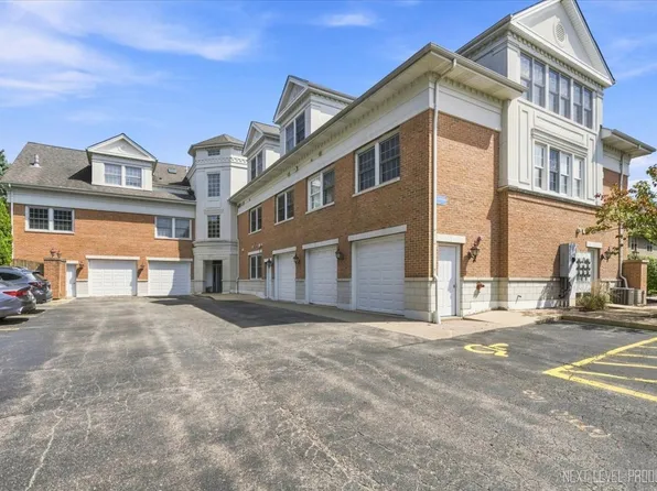 111 S 5th Ave APT E, Saint Charles, IL 60174