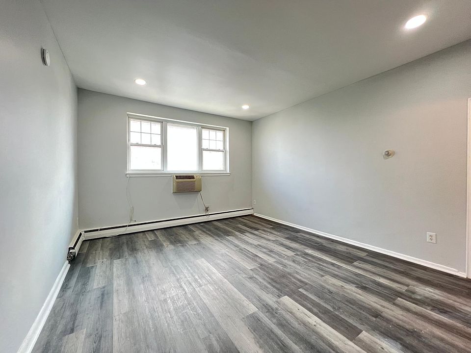 2nd image of 260 Mount Prospect Ave APT C3