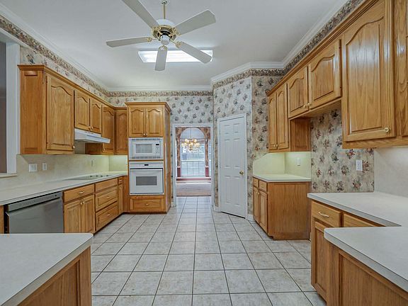 3rd image of 1302 Spring Tree Ln