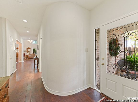 3rd image of 45 Campden Cir