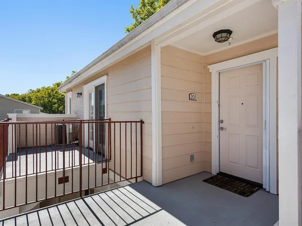 8 Oak Grove Drive #201, Novato, CA 94949