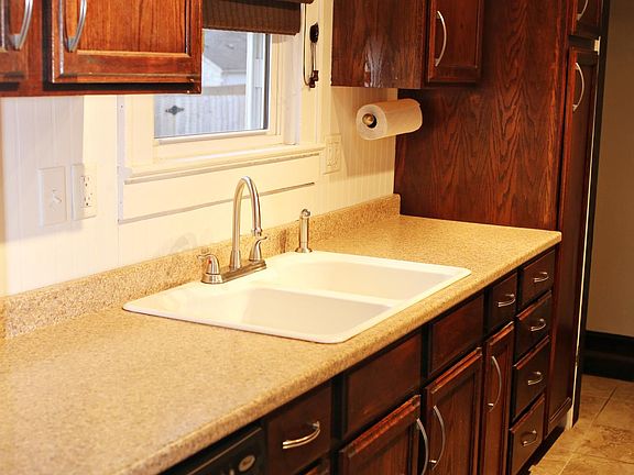 4th image of 110 W 79th St