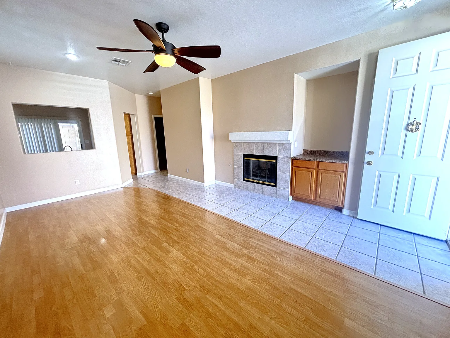 2 bed, 936 sqft, $1,700 — Photo 2