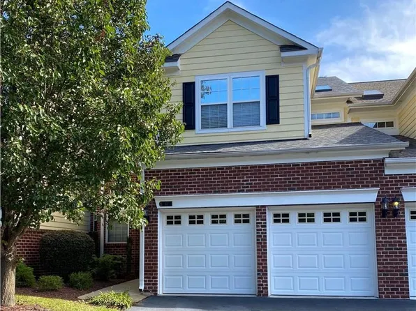 63 Hawk Ridge Dr, Spring Lake, NC 28390