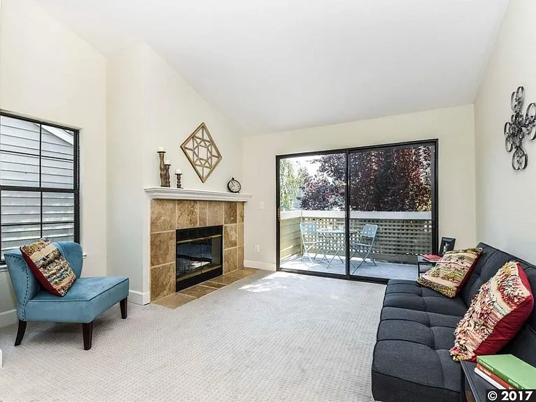 314 Eastridge Dr — Photo 2