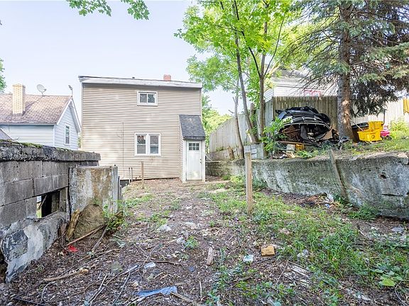 2nd image of 901 Highland St