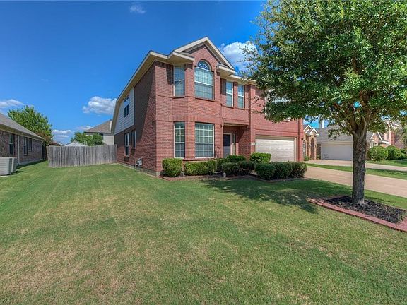 3rd image of 710 Seguin Ln