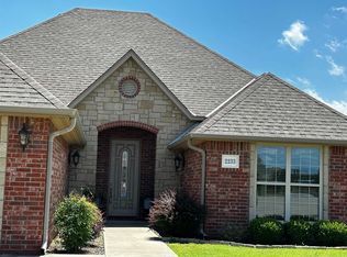 2233 Heritage Garden Ct, Enid, OK 73703