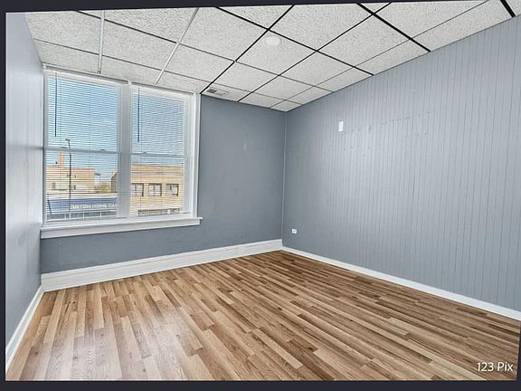 5th image of 2717 W Peterson Ave #2