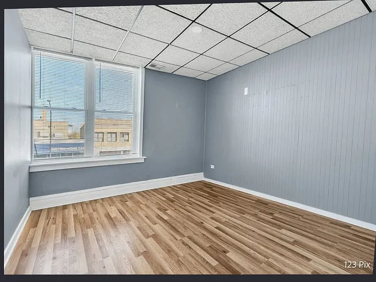 2717 W Peterson Ave #2 — Photo 5