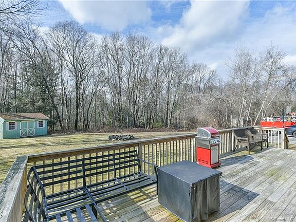 5th image of 21 Deer Meadow Ln