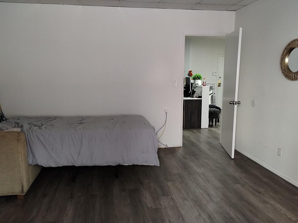 1st image of 1425 6th St #4