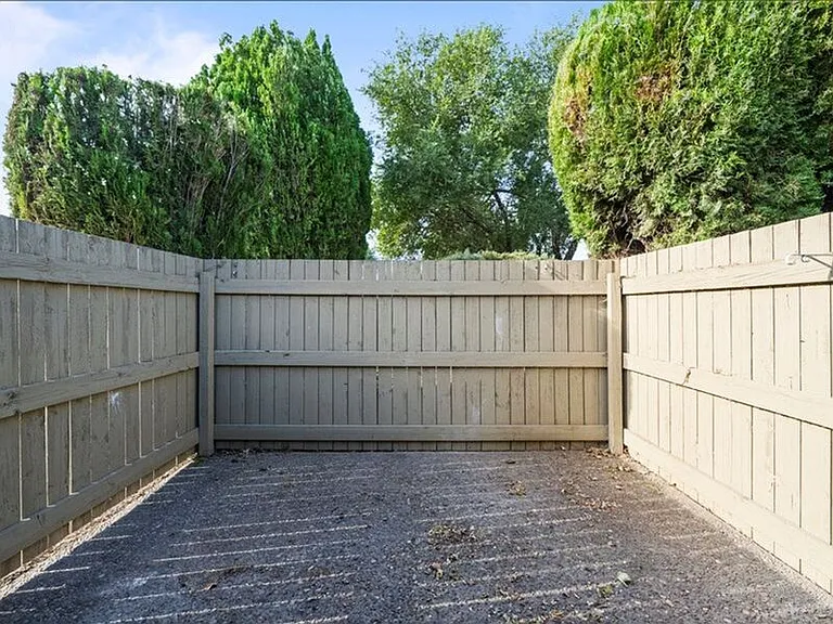 3276 W 9th Ct — Photo 13