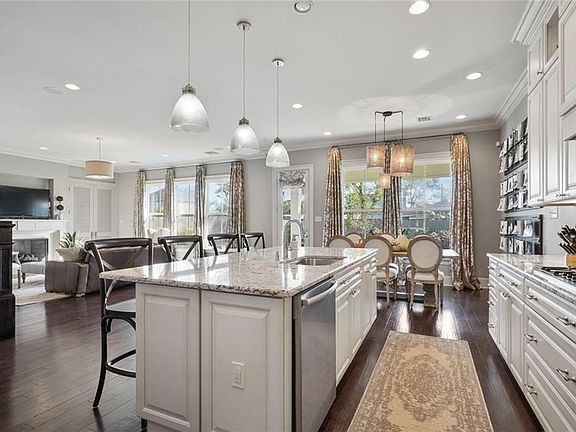 5th image of 345 Beverly Garden Dr
