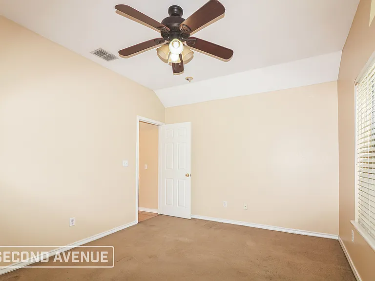 5945 Sutherland Dr — Photo 18