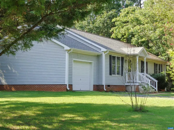 17 Bolling Pl, Scottsville, VA 24590