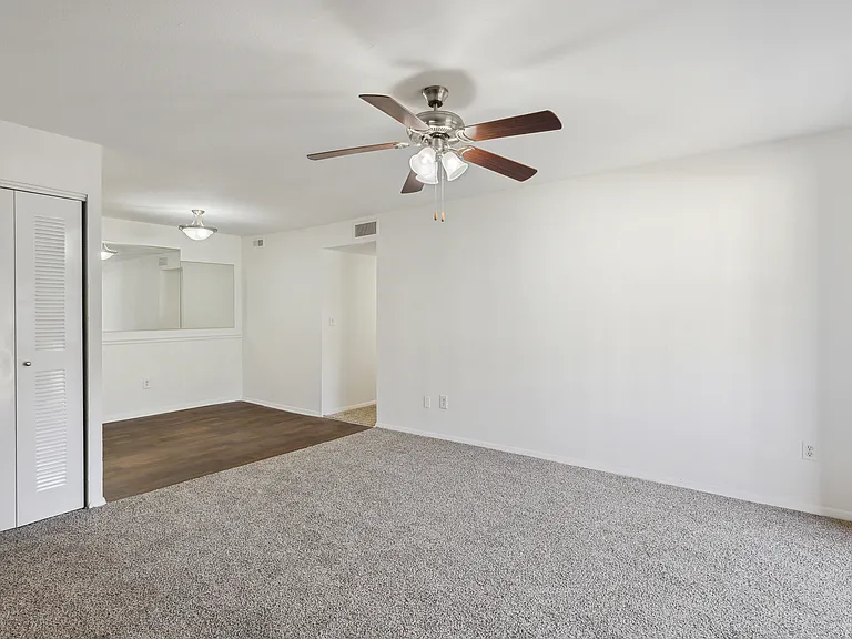 Fairway Club Apartments — Photo 9