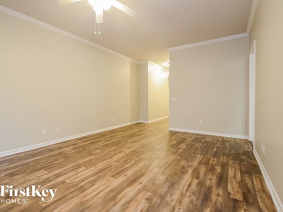 4th image of 1072 Pine Valley Dr