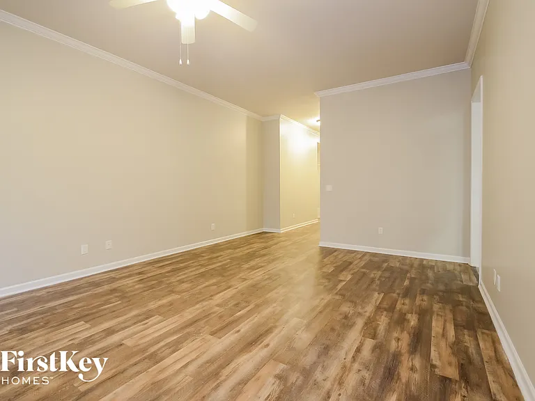 1072 Pine Valley Dr — Photo 4