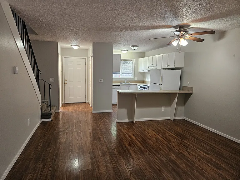 3609 SE 42nd Ave #4 — Photo 1