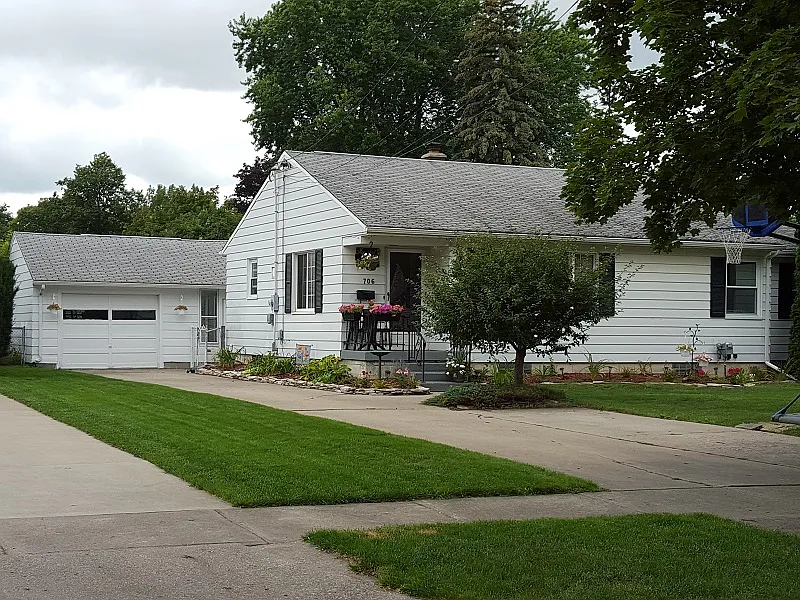 706 McDonnell St photo 1