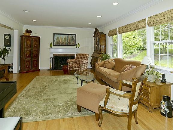 3rd image of 300 W Columbia St