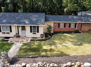 1049 E Perry Rd, Greenville, SC 29609