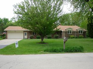 1621 Oakland Dr, Sycamore, IL 60178