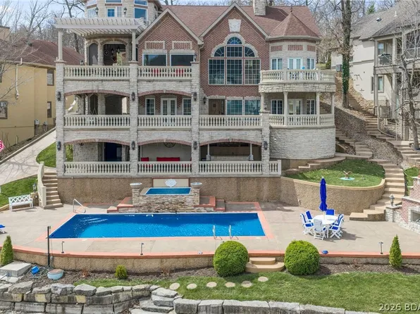 369 Lake Dr, Sunrise Beach, MO 65079