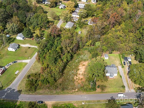 2nd image of 2830 Court Dr