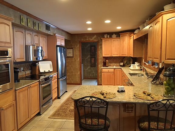 5th image of 155 Childers Dr