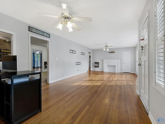 5th image of 825 Gunter Ave