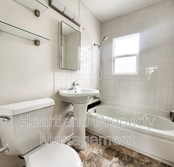848 1/2 Emerald St — Photo 9