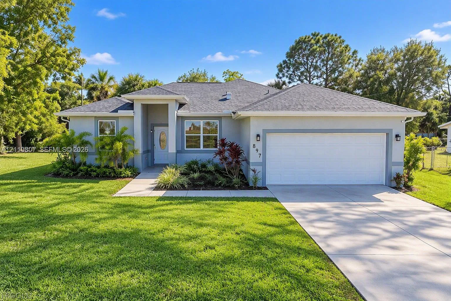 4 bed, 2.0 bath, 1600 sqft, $2,400 — Photo 1