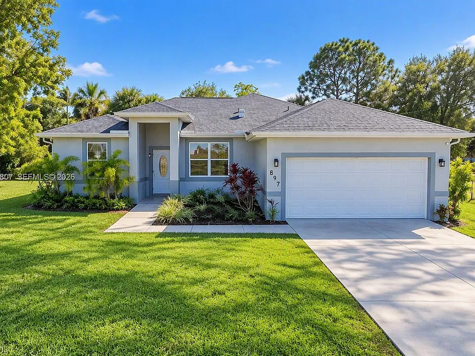 897 Iris Dr