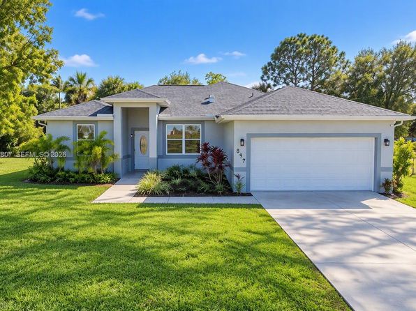 897 Iris Dr