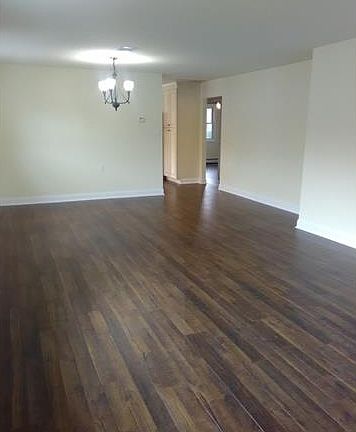 3rd image of 381 Saint Thomas Dr