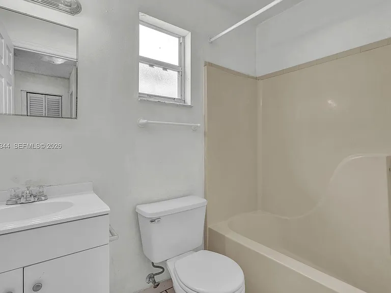 768 SW 9th St — Photo 13