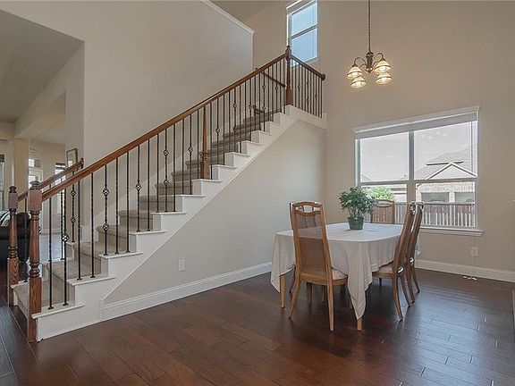 4th image of 2111 Dayton Dr