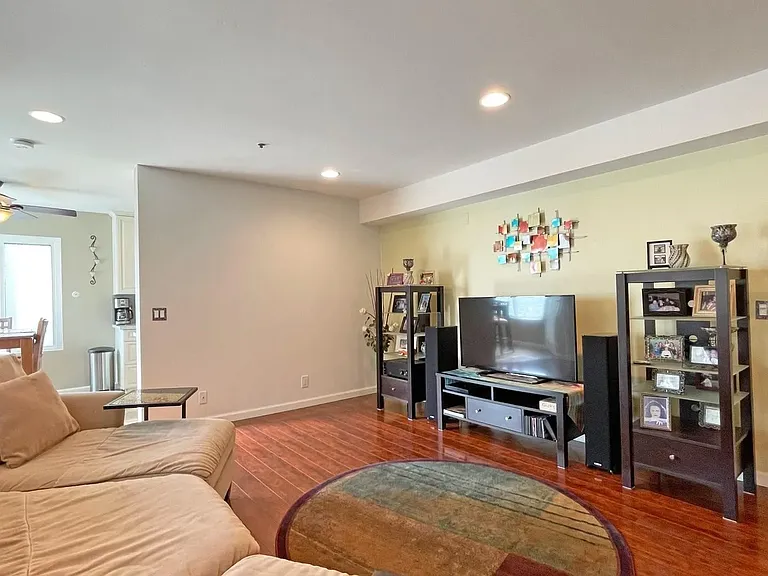 3290 6th Ave #2F — Photo 29