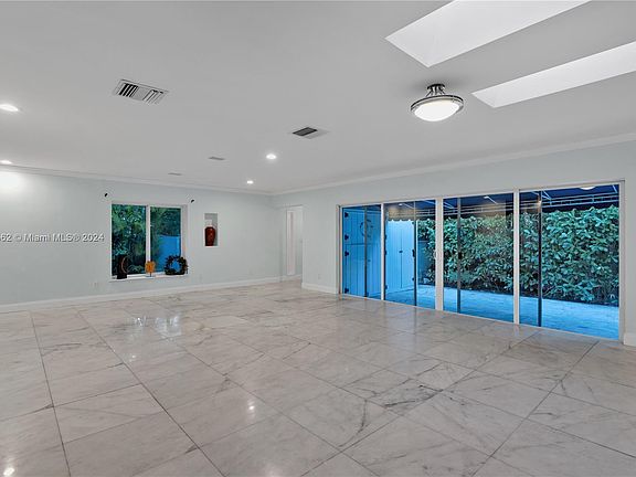 5th image of 3690 Poinciana Ave