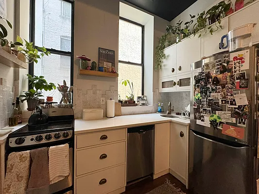 Rented by Pear NYC LLC | media 6