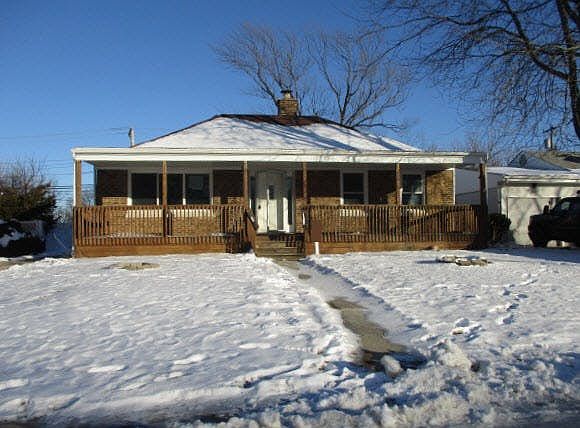 1st image of 833 N Highland Dr